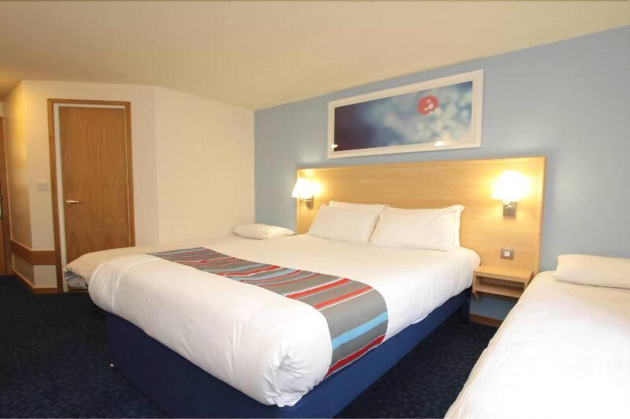 Travelodge Eastleigh Central Kültér fotó